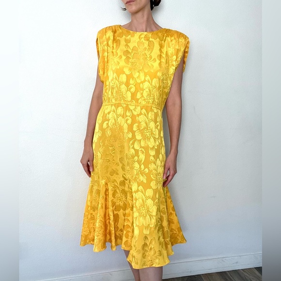 Elegant Yellow Floral Midi Dress - Picture 2 of 9